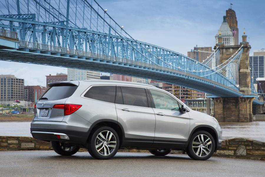  Honda Pilot 2015 года  (фото 22 из 107)